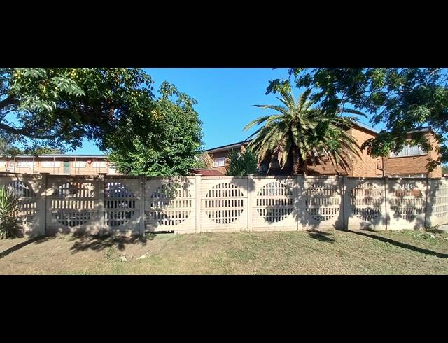 2 BEDROOM FLAT FOR SALE IN VEREENIGING CENTRAL
